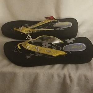 Candies wedge flip flops size XL (11) BRAND NEW